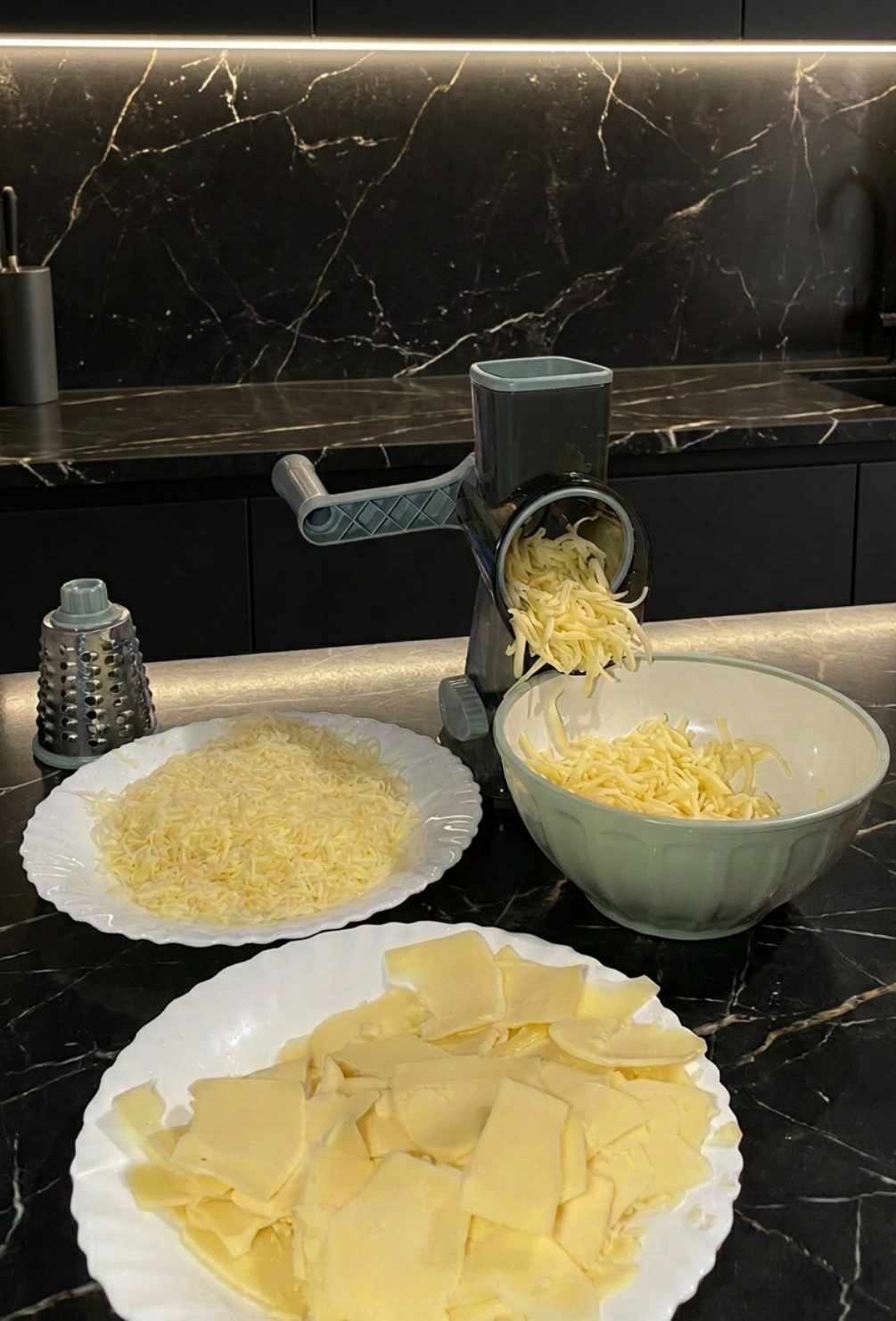CUCINARO 3-in-1 Drehreibe & Gemüseschneider